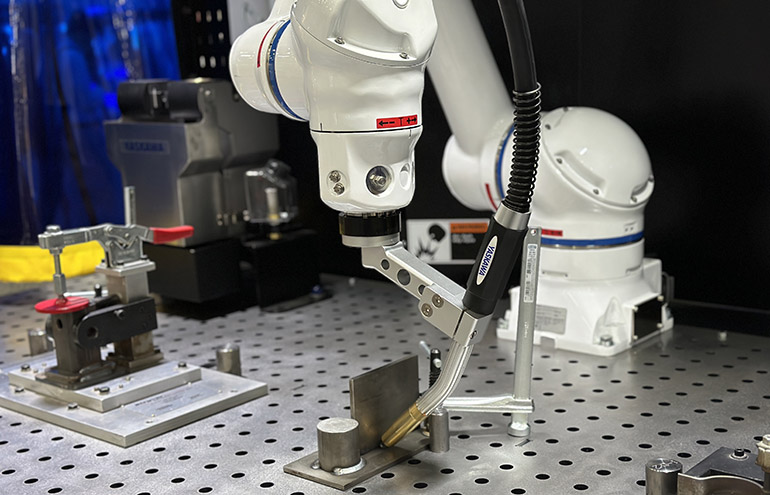 ArcWorld HC combines the AR1440 robot and ARC Specialties programming expertise.