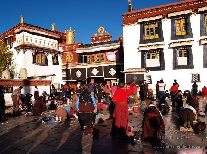 Lhasa Tour on Tibet Train from Beijing